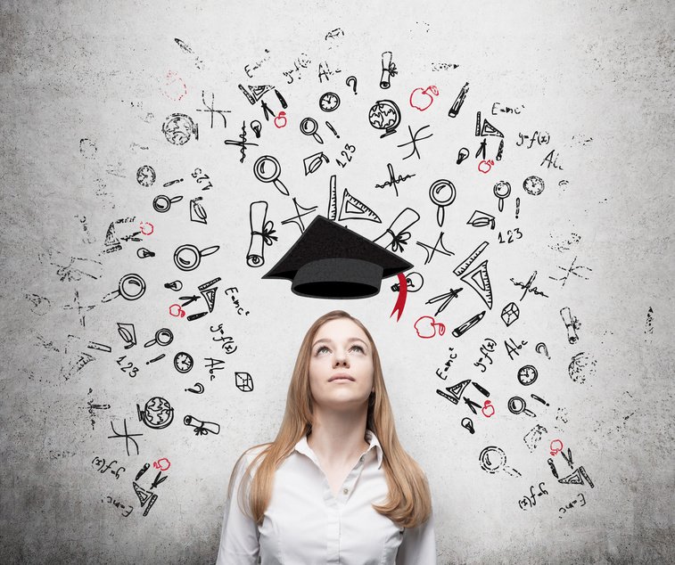 Do I need a qualification to become an estate agent?